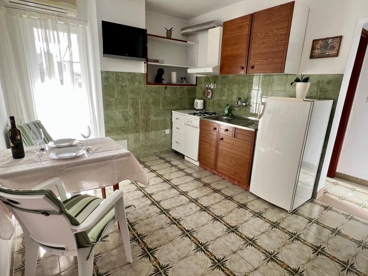 Martin Apartments Rovigno Esterno foto